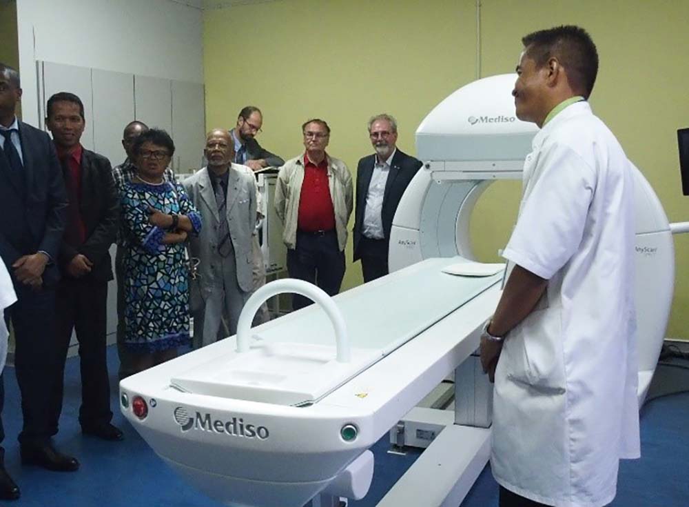 Inauguration de la Gamma-Camera avec le Pr Rasata à l’hôpital Manarapenitra de la route Digue